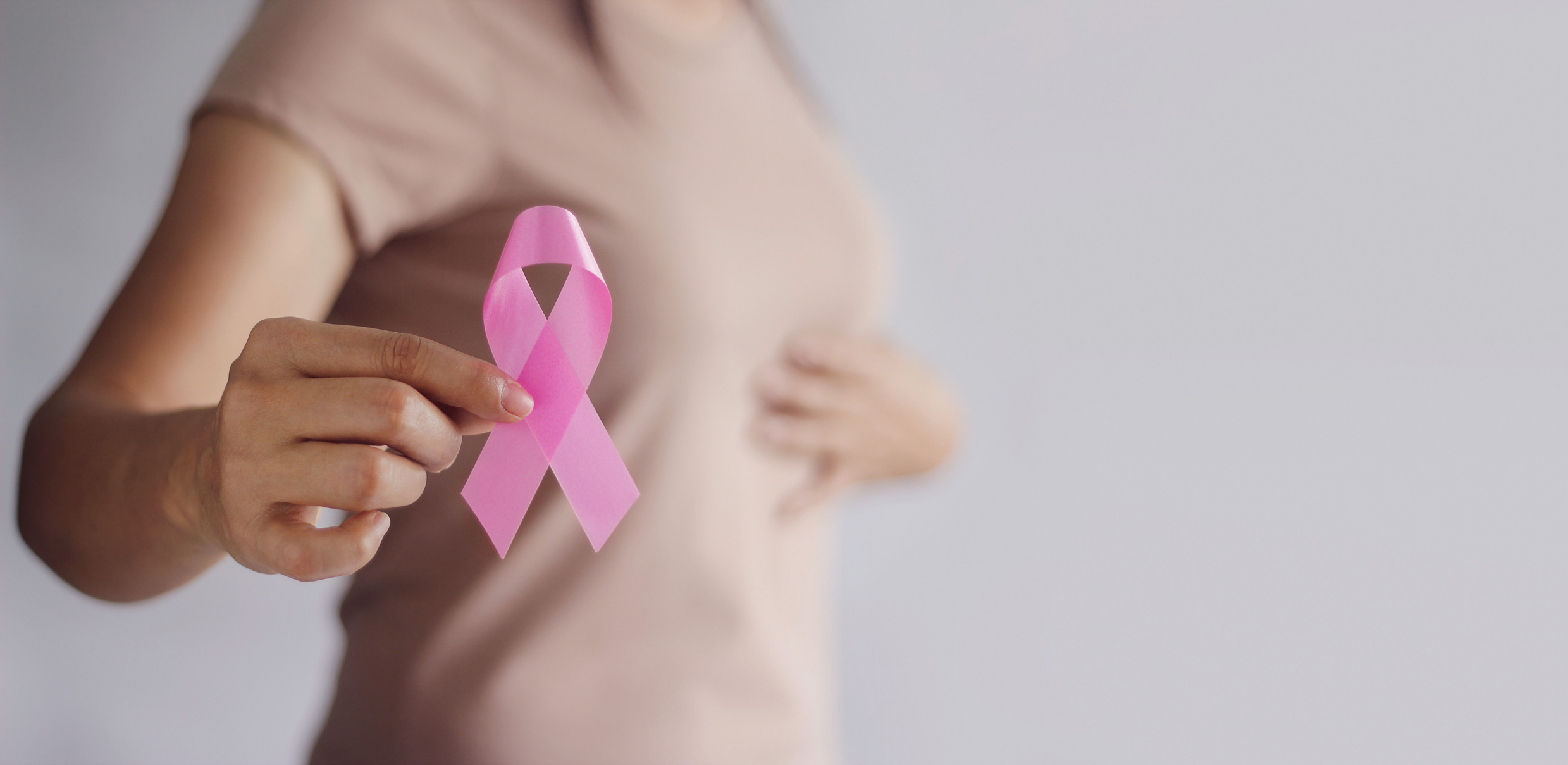 Outubro Rosa para gestantes: cuidados com o câncer de mama durante a gravidez